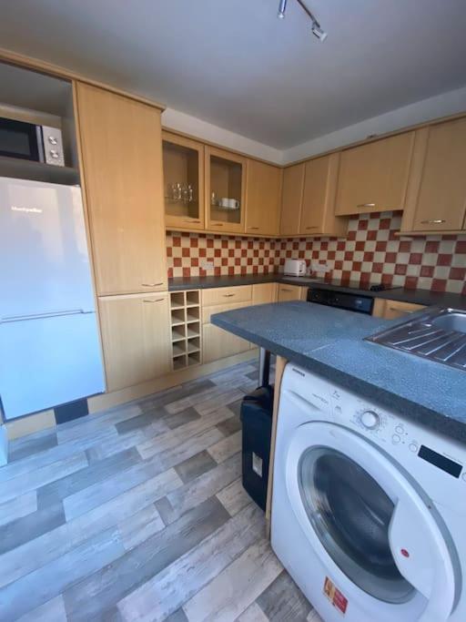 Modern Two Bed House Close To City Centre Belfast Exterior foto