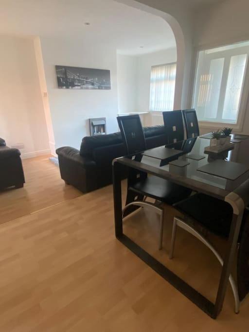 Modern Two Bed House Close To City Centre Belfast Exterior foto